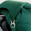 Aura AG 50 FlapJacket™ en haut du sac pour utiliser le sac sans le capuchon