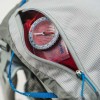 Sac de randonnée Levity 45 Osprey - poche sur le capuchon