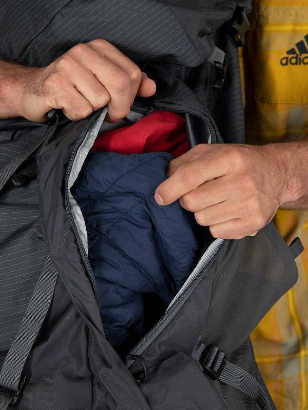 Stratos/Sirrus Osprey backpack: large opening for easy access to the contents of the bag