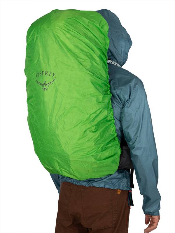 Stratos/Sirrus Osprey backpack: integrated raincover to protect the contents of the bag from rain and dust