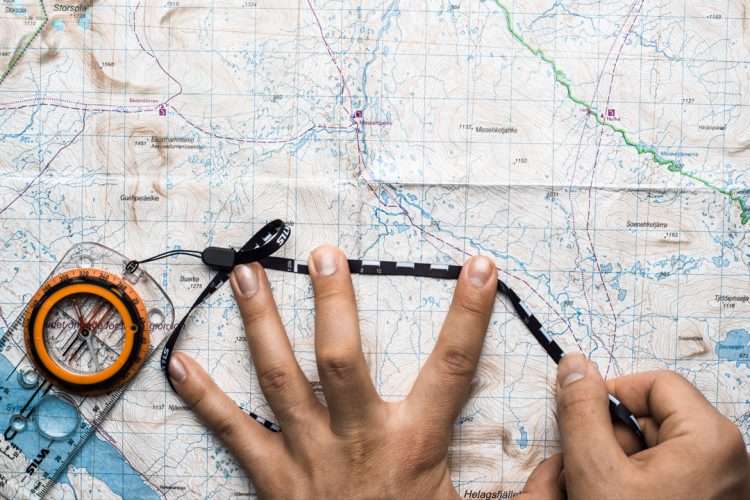 Les boussoles SIlva disposent d'une lani&egrave;re gradu&eacute;e pour les mesures sur carte